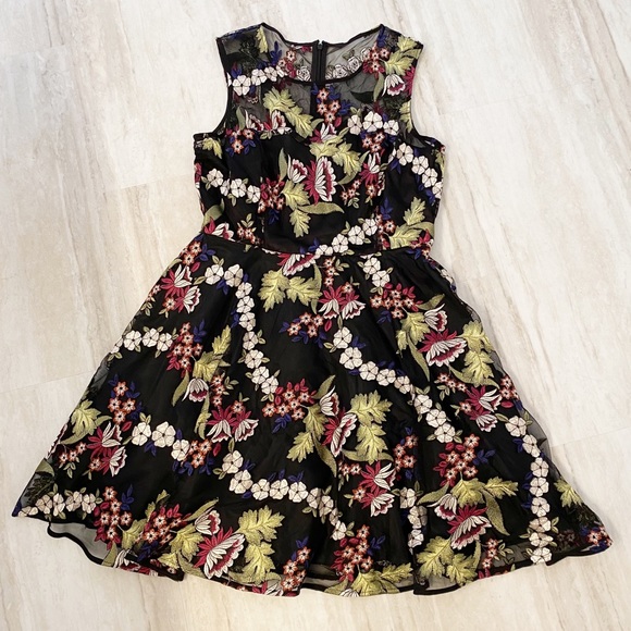 Tahari Size12 Embroidered Mesh Floral Dress Fit and Flare - Picture 2 of 12
